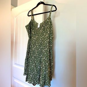 Green w/ Floral Spaghetti Strap Sundress. Old Navy. XL. NWT.